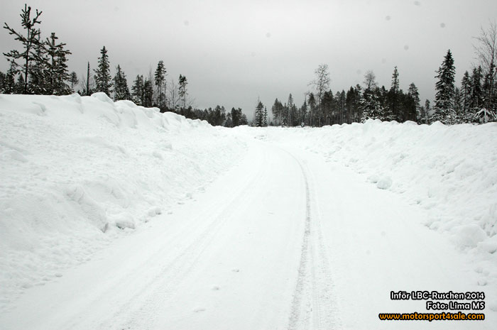 Höga snövallar väntar rallyekipagen
