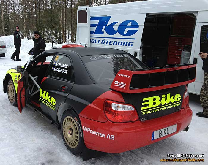 Jerker Axelsson går för seger med Subarun