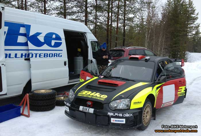 Jerker Axelsson går för seger med Subarun