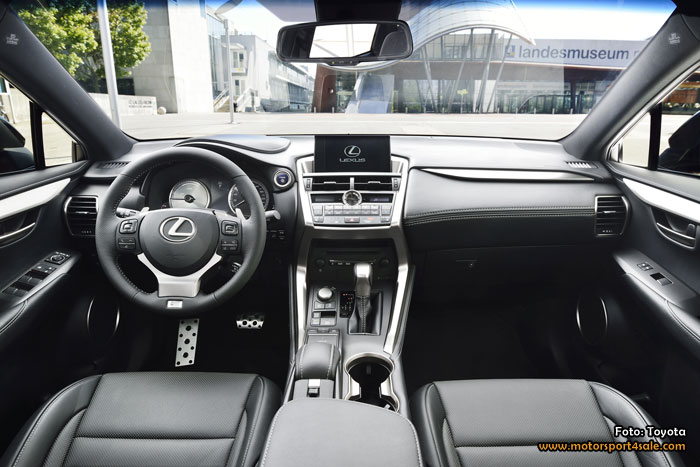 Sverigepremiär för nya Lexus NX300h