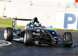 Rekordjämn titelduell i Formel Renault 1,6 Rekordjämn titelduell i Formel Renault 1,6