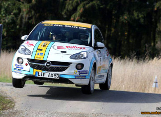 Pontus Åhman blir juniorlandslagsman och signar nytt Opel-kontrakt Pontus Åhman blir juniorlandslagsman och signar nytt Opel-kontrakt
