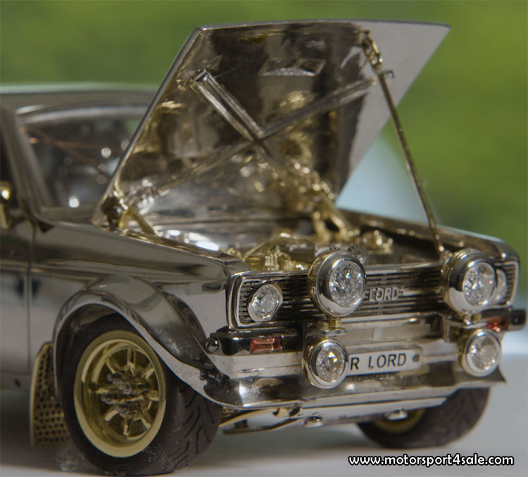 Bling-bling Ford Escort i guld och diamant