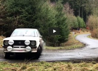 Mikko Hirvonen bjuder på en piruett i Belgien Mikko Hirvonen sladdar brett med sin Ford