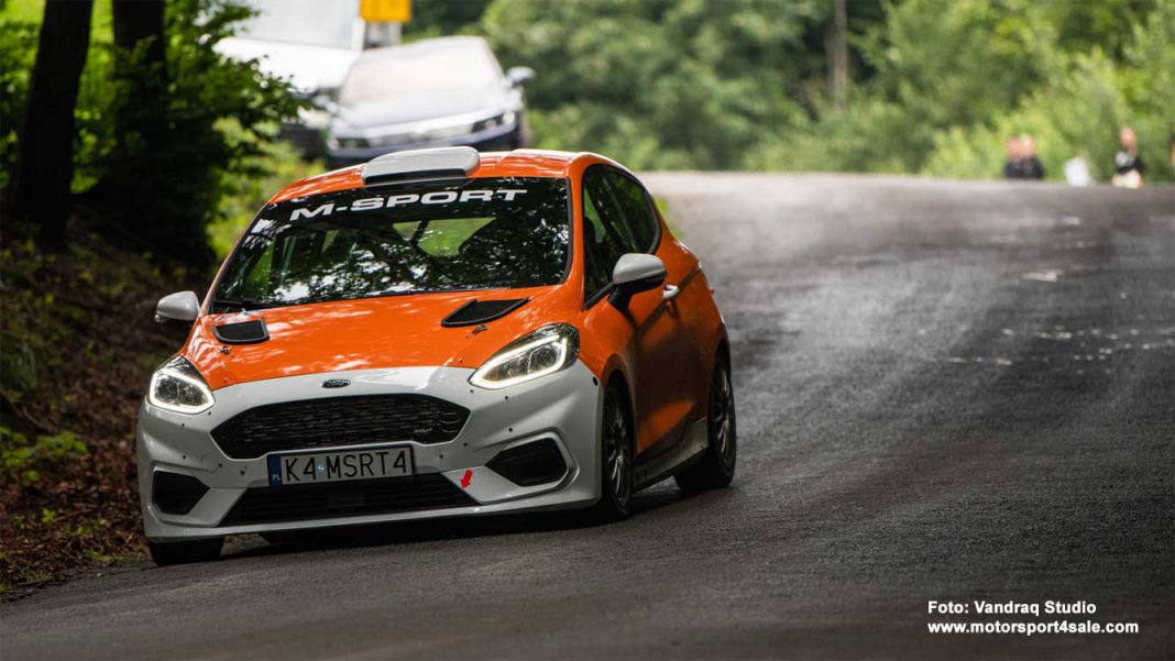 Dennis Rådström testar sin Ford Fiesta