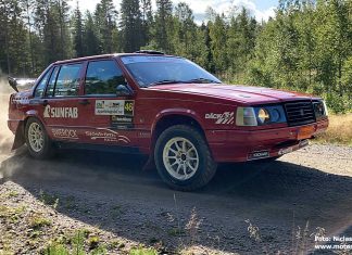 Patrik Flodin inför Rally Killingen Patrik Flodin i sin röda Volvo 940
