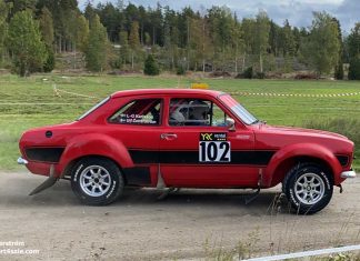 Tävlingskalender för Rallyklassikerna Rallycup 2022 Röd Ford Escort MK1 Rallybil