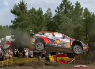 Flygande Rally1-bilar från Rally Italia Sardegna Flygande Rally1-bilar från Rally Italia Sardegna
