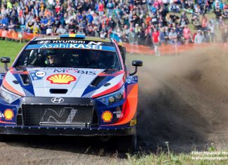Oliver Solberg efter rullningen i Rally Finland 2022 Oliver Solberg efter rullningen i Rally Finland 2022
